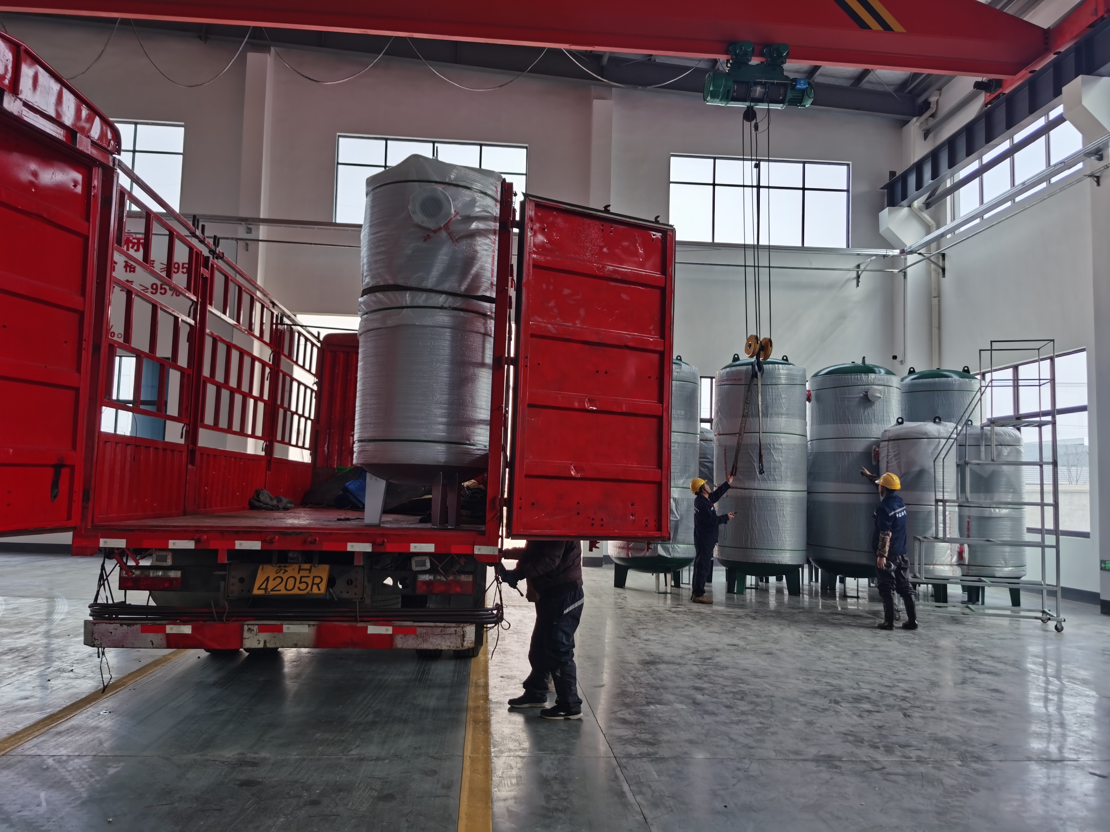 申容儲(chǔ)氣罐出貨現(xiàn)場(chǎng) 申容儲(chǔ)氣罐出貨現(xiàn)場(chǎng)